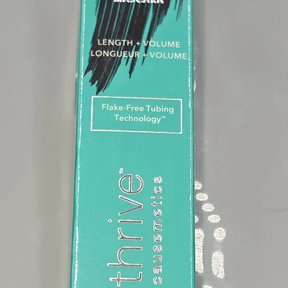 T•h•r•i•v•e Cosmetics Lash Exrending Mascara with Tubing Technology
